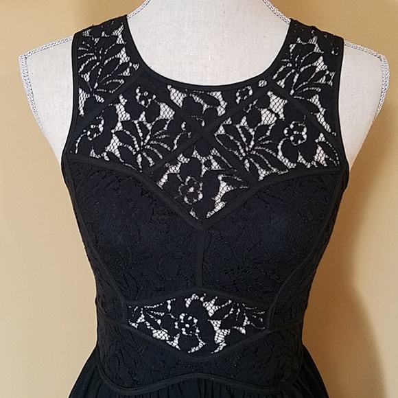 BCBGENERATION Binded Neck Lace Dress (Black) - Picture 3 of 7